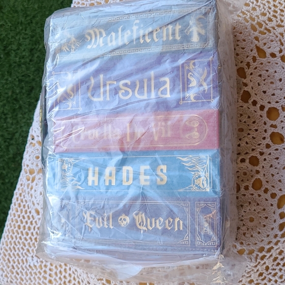 Disney Villains Books Crossbody Bag Stitch Shoppe by Loungefly - Picture 16 of 16